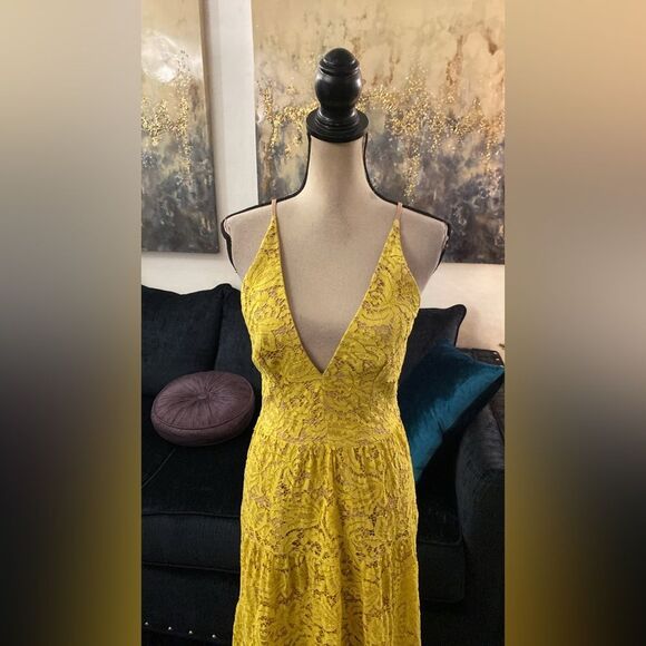 Dress the population Elegant Yellow Lace Maxi Dress, S - Picture 5 of 12